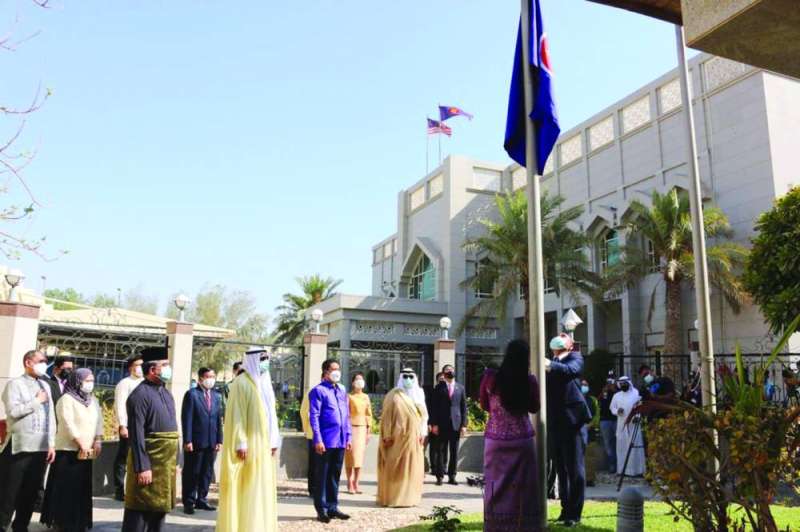 
رفع العلم بحضور السعيد وسفراء المجموعة