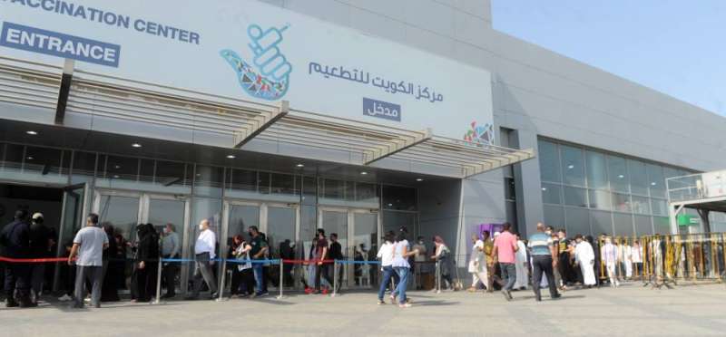 تواصل حملة التطعيم في أرض المعارض (تصوير سعود سالم)
