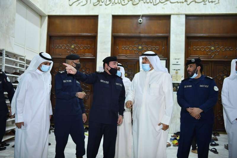 المحافظ ومدير الأمن خلال الجولة التفقدية