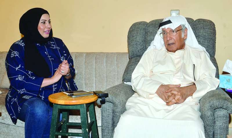 البناي متحدثاً للزميلة أمل عاطف	 (تصويرنايف العقلة)
