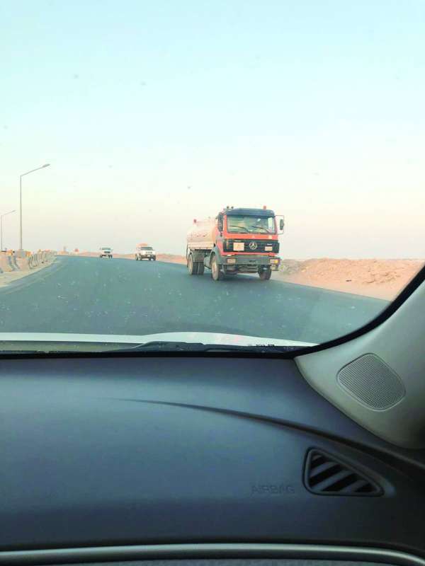 
سيارات تسير عكس السير