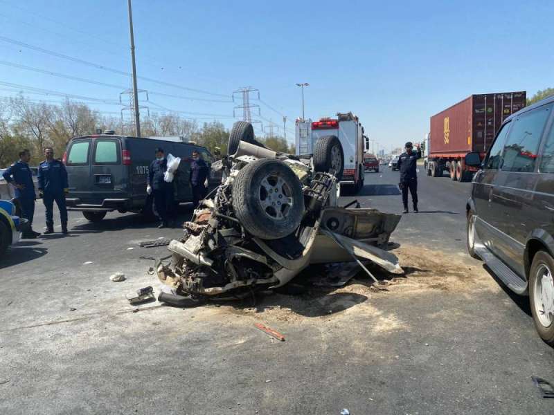 وفاة شخصين وإصابة 4 آخرين في انقلاب سيارة على طريق الملك فهد
