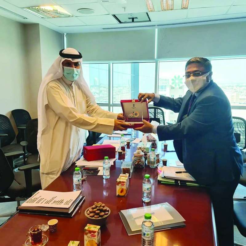 
 تكريم متبادل بين الجافور والسفير الهندي