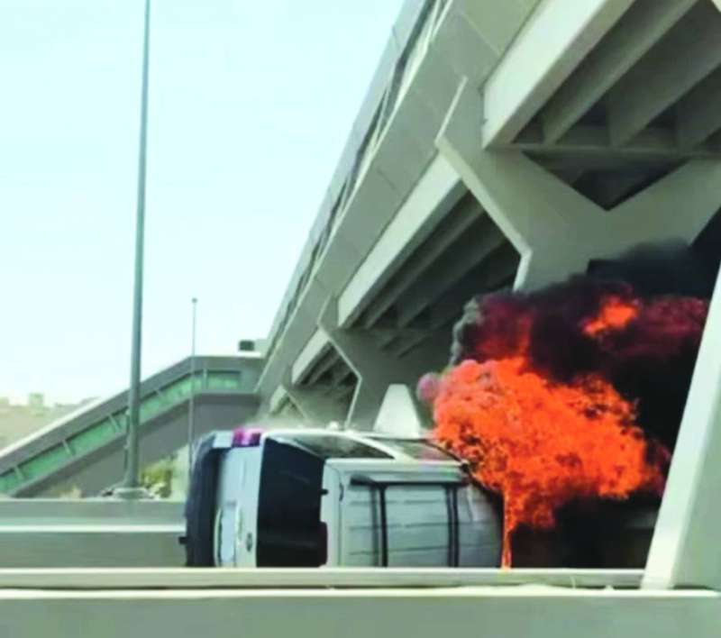 
النار أتت على المركبة
