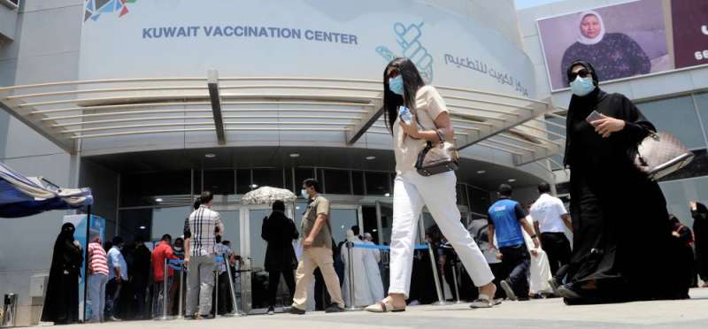 تواصل حملة التطعيم في أرض المعارض (تصوير سعود سالم)