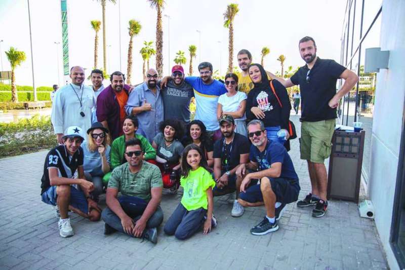 فريق عمل الفيلم في لقطة جماعية
