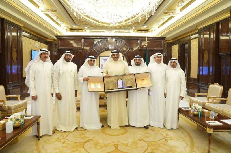 الخالد مستقبلا رئيس اتحاد نقابات العاملين بالقطاع الحكومي ونقابة العاملين بوزارة الصحة والنقابات الحكومية في قصر بيان