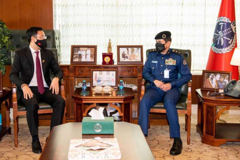 الفريق خالد راكان المكراد مستقبلا سفير فيتنام
