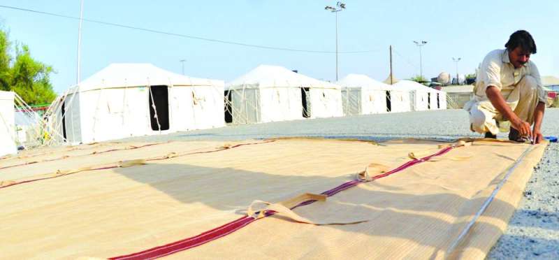 سوق الخيام بدأ استعداداته (تصوير نايف العقلة)