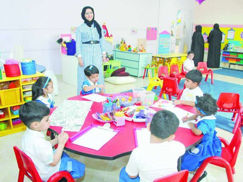 استبدال الطاولات الدائرية... مكلف في ظل الترشيد (أرشيفية)