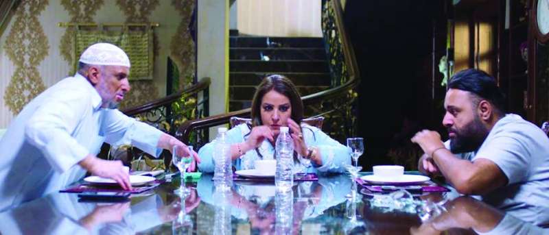 العجيرب والبلوشي وسالم في أحد مشاهد العمل