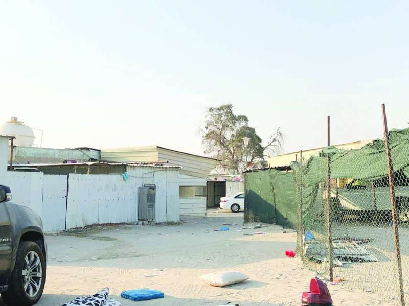 الفتحة التي دخل منها المتوفى أثناء المطاردة
