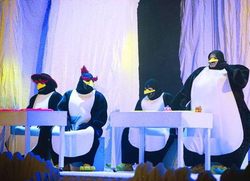 
من العرض المسرحي
