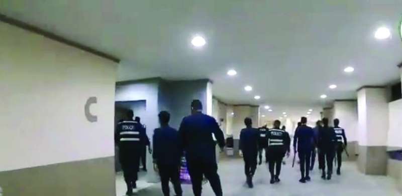 
رجال الأمن انتشروا في المكان