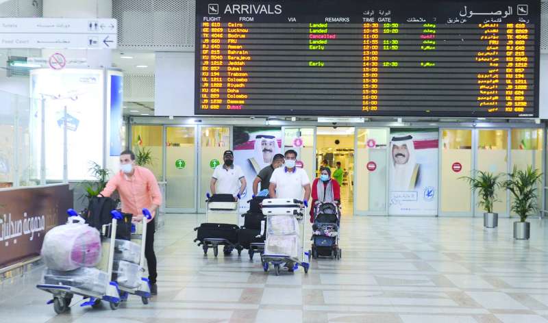 مسافرون وصلوا من مصر 