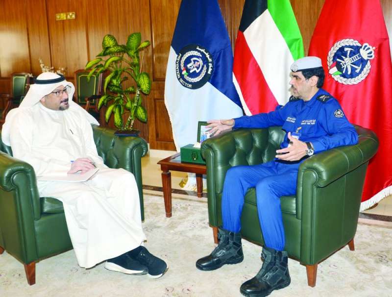 
اللواء فهد يتحدّث للزميل ناصر الفرحان	 (تصوير نايف العقلة)
