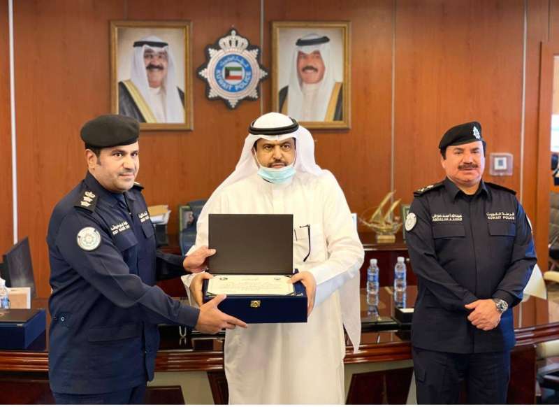 الأصفر يكرم أمنيي مديرية حولي بحضور اللواء العلي
