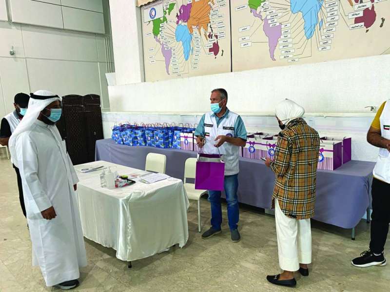 
جانب من عملية التوزيع
