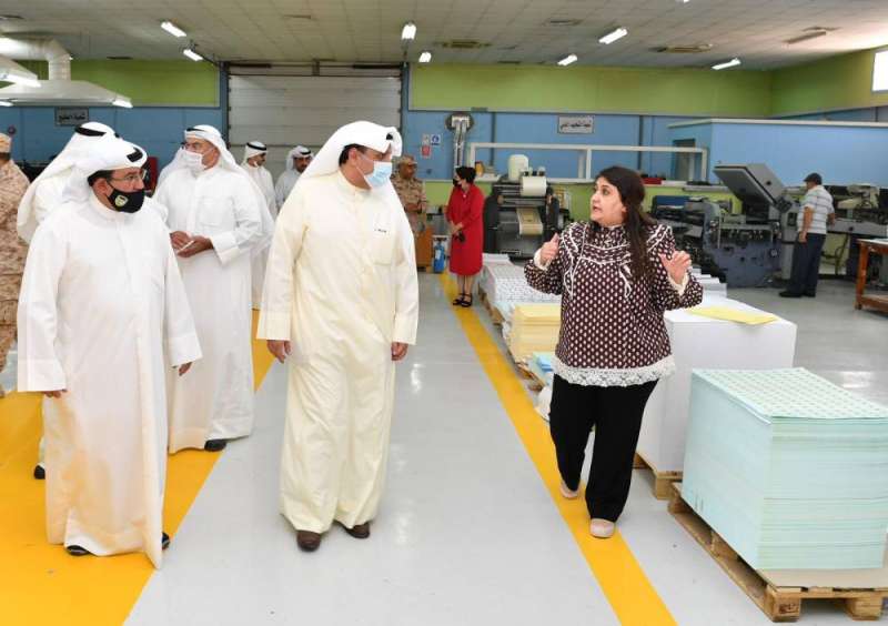 وزير الدفاع يزور عددا من الأقسام والورش الفنية في صبحان 