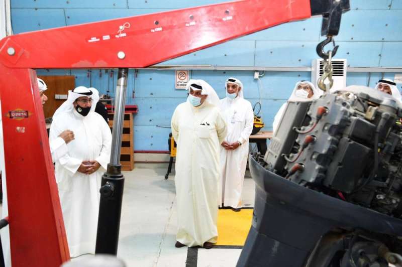 وزير الدفاع يزور عددا من الأقسام والورش الفنية في صبحان 