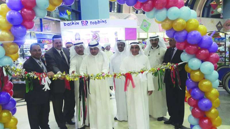 
مختار اليرموك مشاركاً في افتتاح أحد مهرجانات الجمعية التعاونية