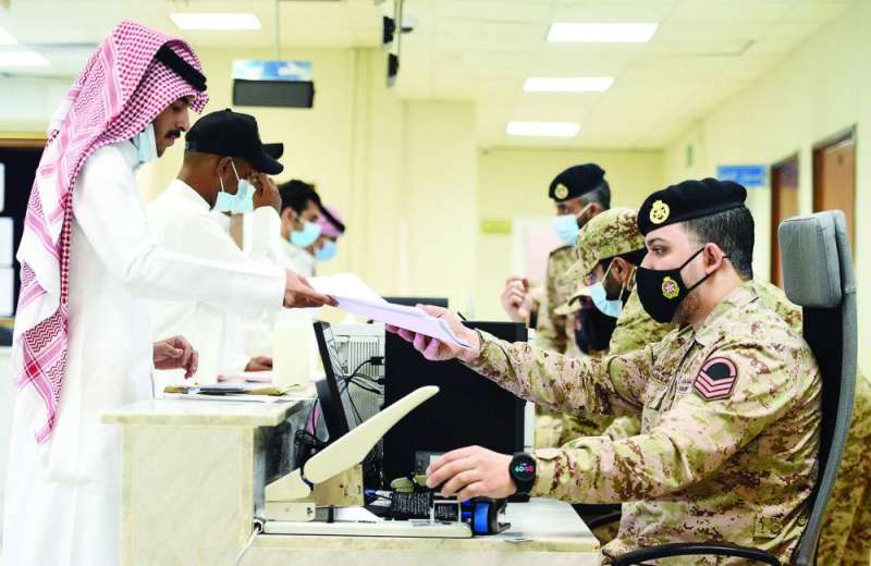 تسجيل المتطوعين	(تصوير أسعد عبدالله)