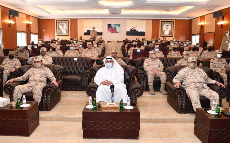 زيارة وزير الدفاع لمدفعية القوة البرية 