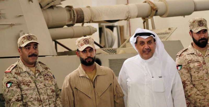 زيارة وزير الدفاع لمدفعية القوة البرية 