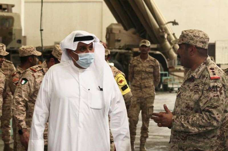 زيارة وزير الدفاع لمدفعية القوة البرية 