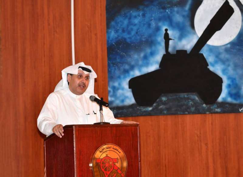 زيارة وزير الدفاع لمدفعية القوة البرية 