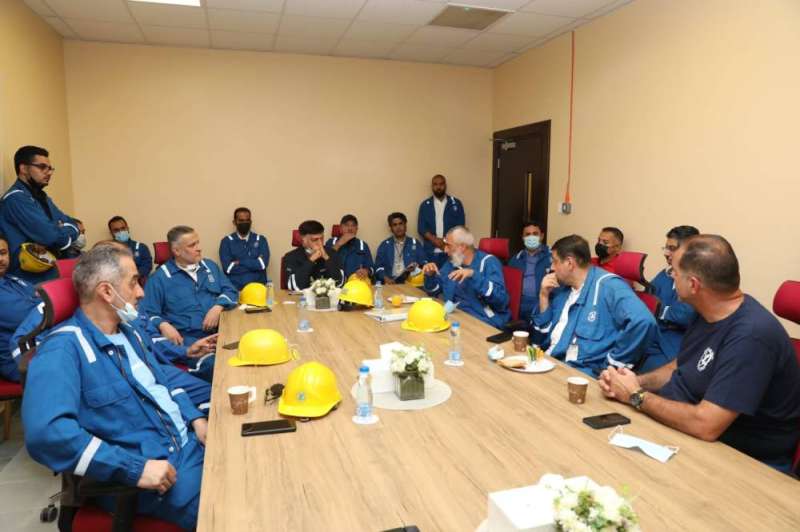 هاشم هاشم متفقدا المشروع 