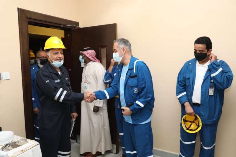 هاشم هاشم متفقدا المشروع 