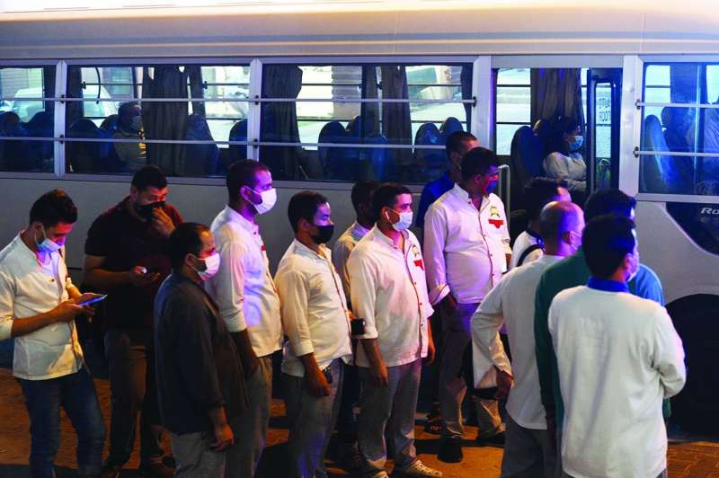 باص لترحيل المخالفين
