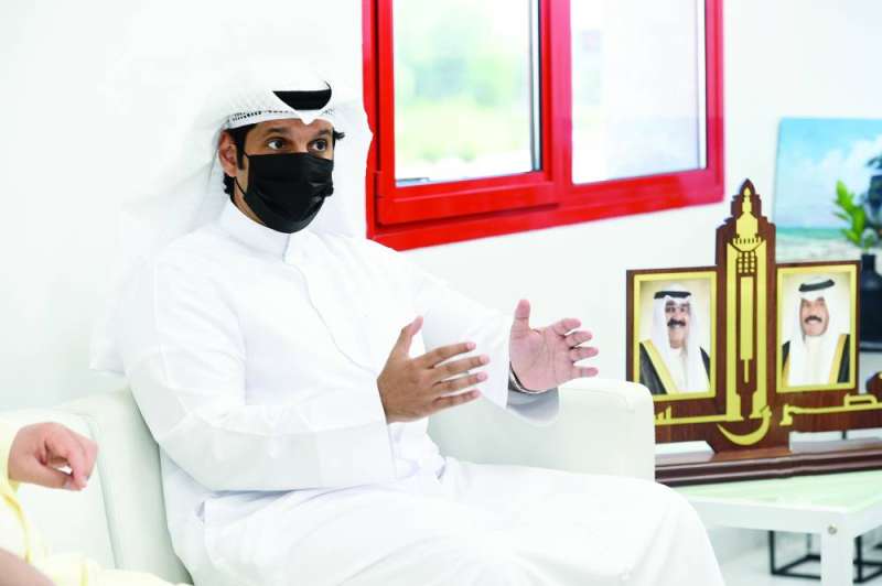 
المطيري متحدثاً خلال اللقاء 	(تصوير أسعد عبدالله)
