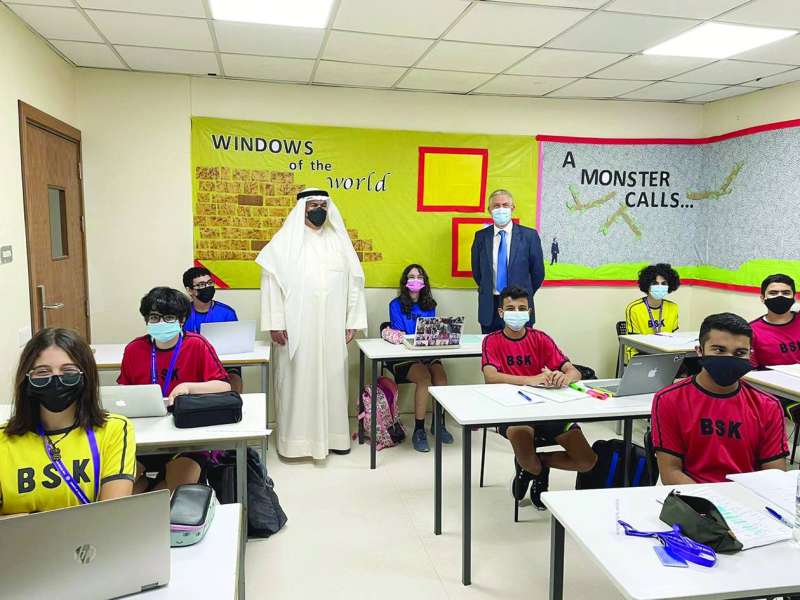 وزير التربية في أحد الفصول 	 (تصوير سعود سالم)