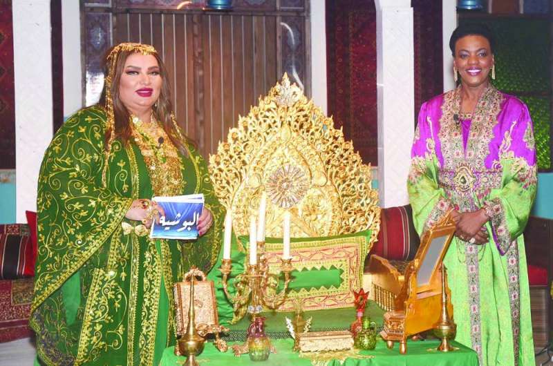 
منى شداد وفطومة خلال تسجيل إحدى الحلقات
