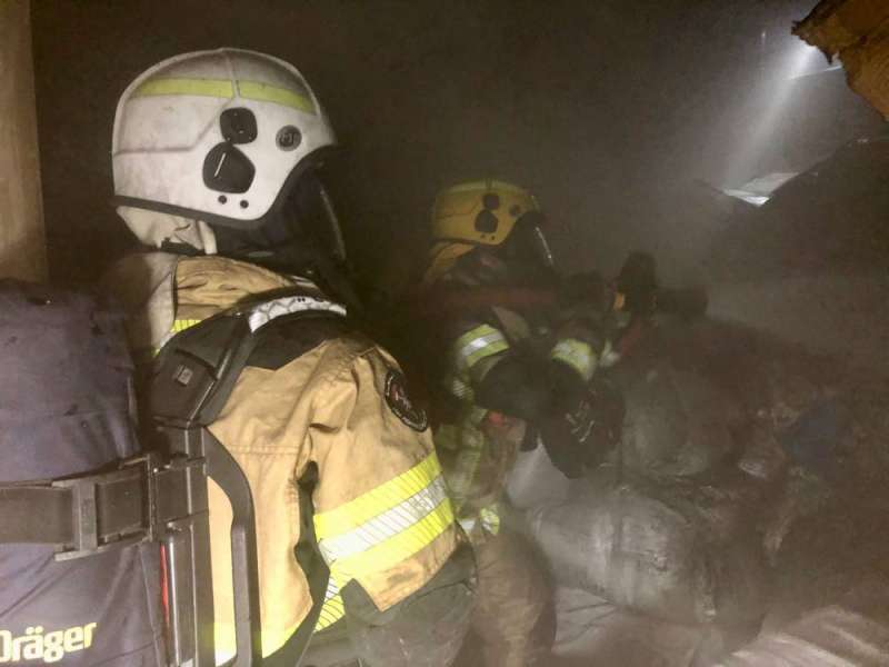 حريق مخزن في سرداب عمارة بشرق