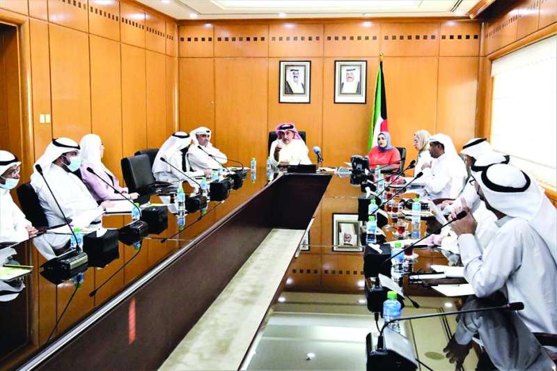 اليوسف مجتمعاً بالمبادرين والفرق التطوعية والفنيين بحضور قياديي «الزراعة»