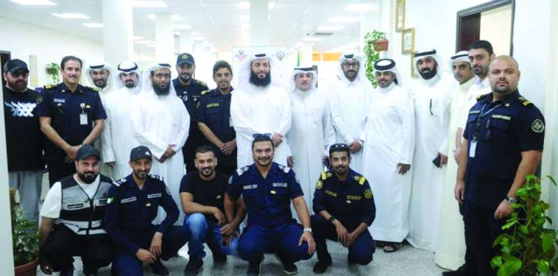 الوفدان الكويتي والقطري في منفذ النويصيب 	(تصوير سعود سالم)