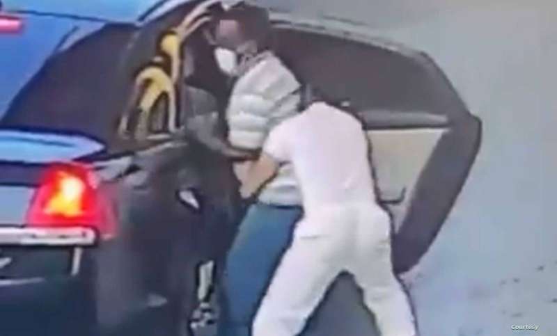 سعوديين خطفوا آسيويين في حائل بسيارة تحمل لوحة كويتية
 