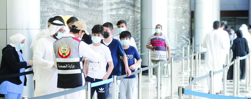 تنظيم عدد من الطلبة تمهيداً لتحصينهم