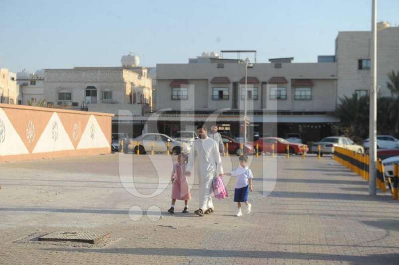 المدارس وزعت الكتب على طلابها.. والدرس الأول عن «الجائحة وآثارها»
  