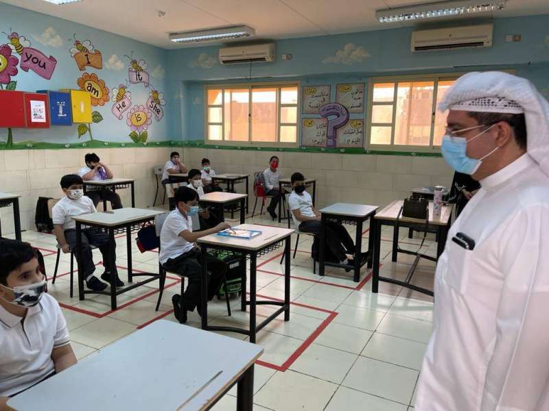 وكيل «الصحة» يتفقد بعض مدارس منطقتي العاصمة والفروانية التعليميتين 
