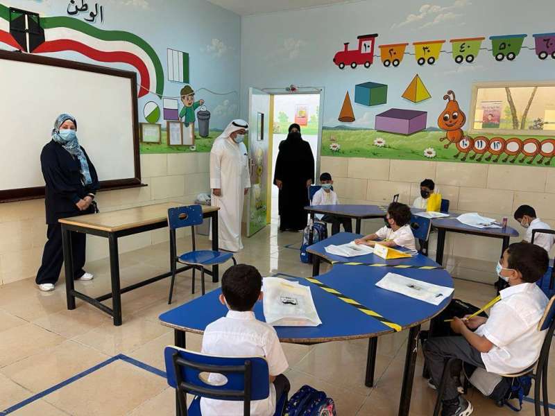 وكيل «الصحة» يتفقد بعض مدارس منطقتي العاصمة والفروانية التعليميتين 
