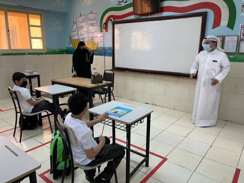 وكيل «الصحة» يتفقد بعض مدارس منطقتي العاصمة والفروانية التعليميتين 
