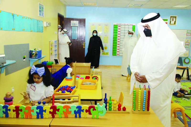 الوزير المضف في فصل إحدى الروضات
