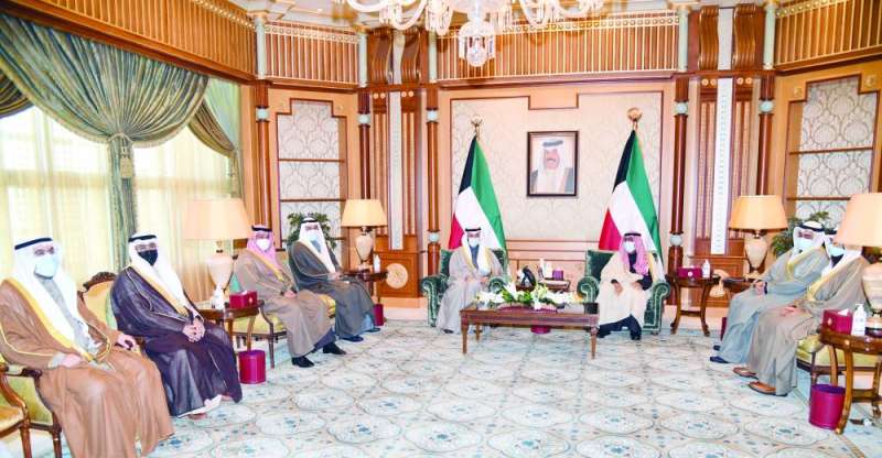 
ولي العهد لدى استقباله الغانم وأعضاء مكتب المجلس في 30 ديسمبر
