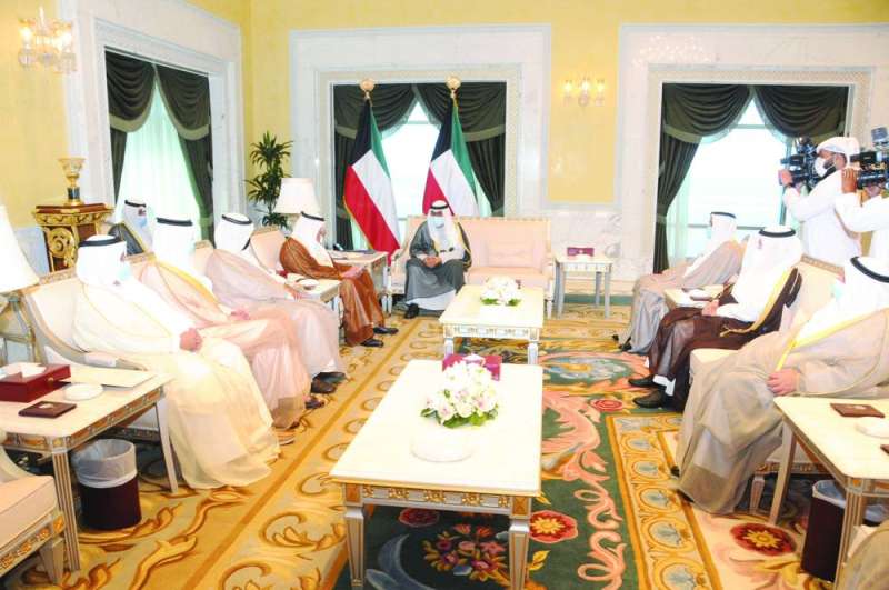 
 ولي العهد مستقبلاً رئيس وأعضاء مجلس إدارة غرفة التجارة والصناعة في 19 أكتوبر
