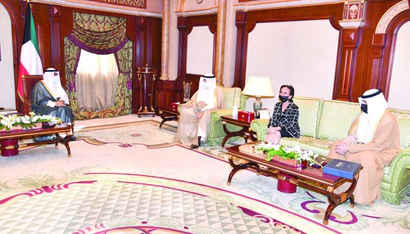 
ولي العهد خلال لقائه الروضان والجابر والقطامي في 3 نوفمبر