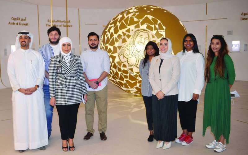 أبرار الحبيب وبيبي الحمد وآنيشا أنتوني وأليزابيث كوتينهو من «الحمراء» والمصمم جاسم النشمي مع حسن طاهر وحسين حمدان وميمي ألكسندر